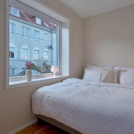 Luxurious W/ Beautiful Location * Bergen