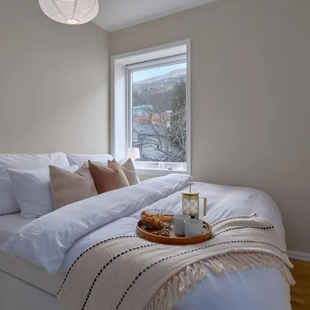 Luxurious W/ Beautiful Location Appartement *