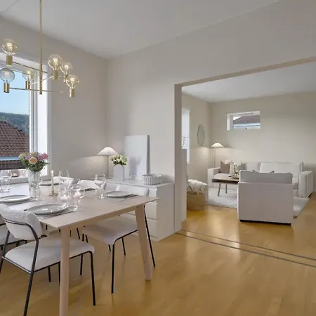 Luxurious W/ Beautiful Location Appartement Bergen